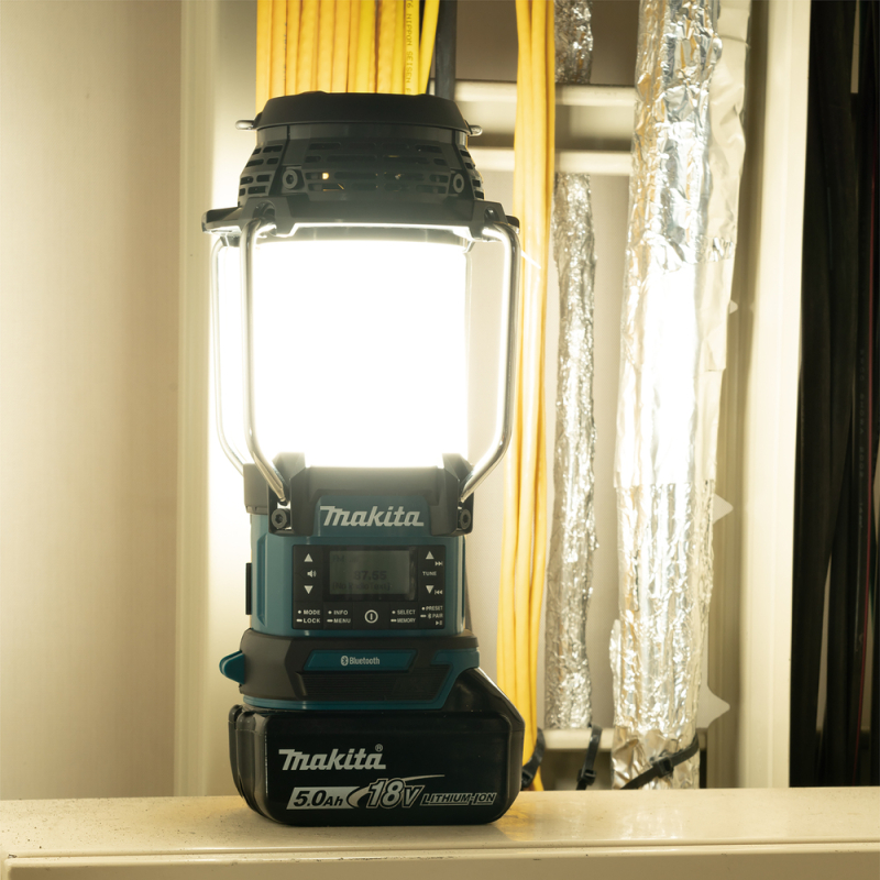 Makita Akku Radio mit Laterne